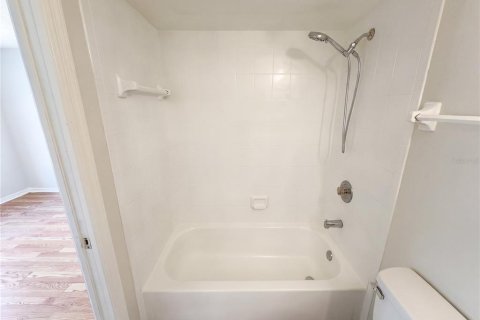 House in Orlando, Florida 2 bedrooms, 97.92 sq.m. № 2116130 - photo 18