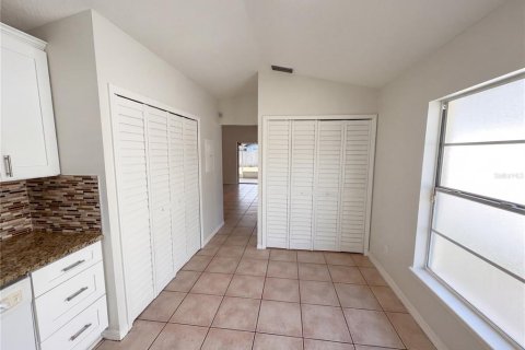 House in Orlando, Florida 2 bedrooms, 97.92 sq.m. № 2116130 - photo 10