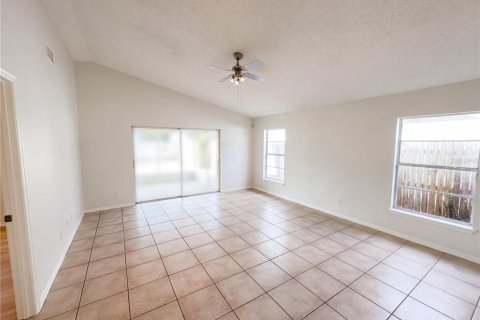 House in Orlando, Florida 2 bedrooms, 97.92 sq.m. № 2116130 - photo 3