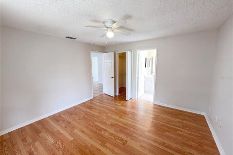 House in Orlando, Florida 2 bedrooms, 97.92 sq.m. № 2116130 - photo 13