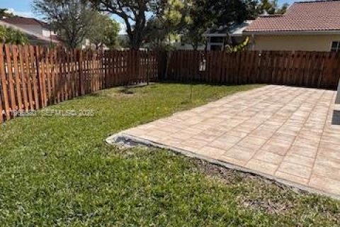 Снять в аренду виллу или дом в Маргит, Флорида 3 спальни, 153.85м2, № 2028847 - фото 17