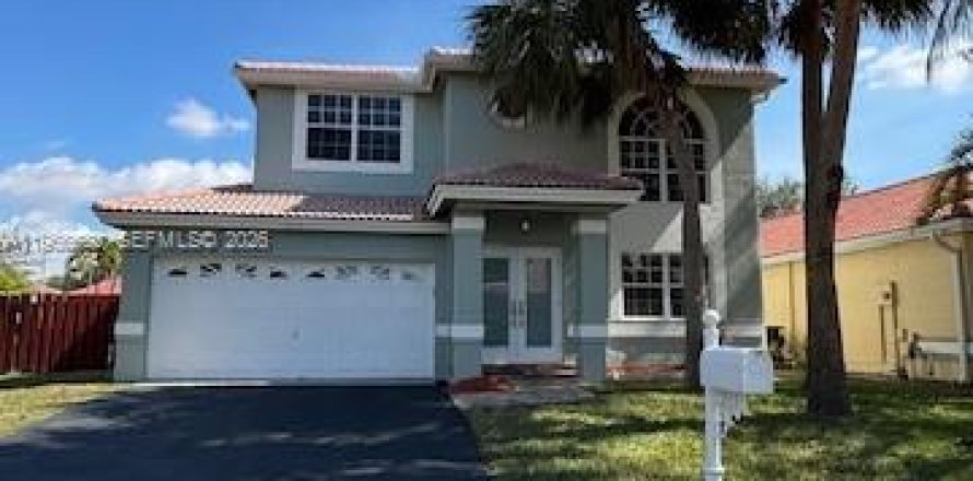 Дом в Маргит, Флорида 3 спальни, 153.85м2 № 2028847