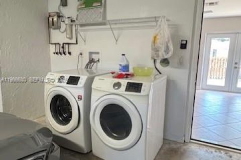 Снять в аренду виллу или дом в Маргит, Флорида 3 спальни, 153.85м2, № 2028847 - фото 15