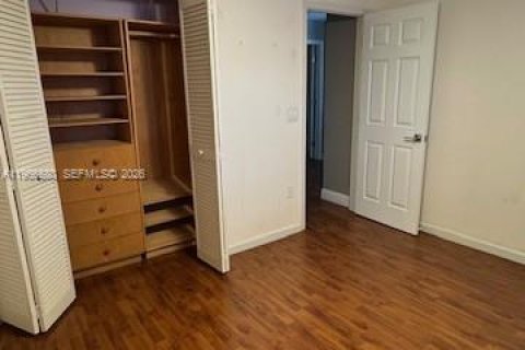 Снять в аренду виллу или дом в Маргит, Флорида 3 спальни, 153.85м2, № 2028847 - фото 12