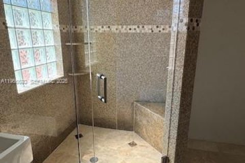 Снять в аренду виллу или дом в Маргит, Флорида 3 спальни, 153.85м2, № 2028847 - фото 11