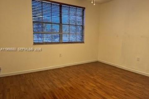 Снять в аренду виллу или дом в Маргит, Флорида 3 спальни, 153.85м2, № 2028847 - фото 9