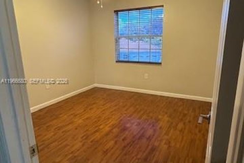 Снять в аренду виллу или дом в Маргит, Флорида 3 спальни, 153.85м2, № 2028847 - фото 14