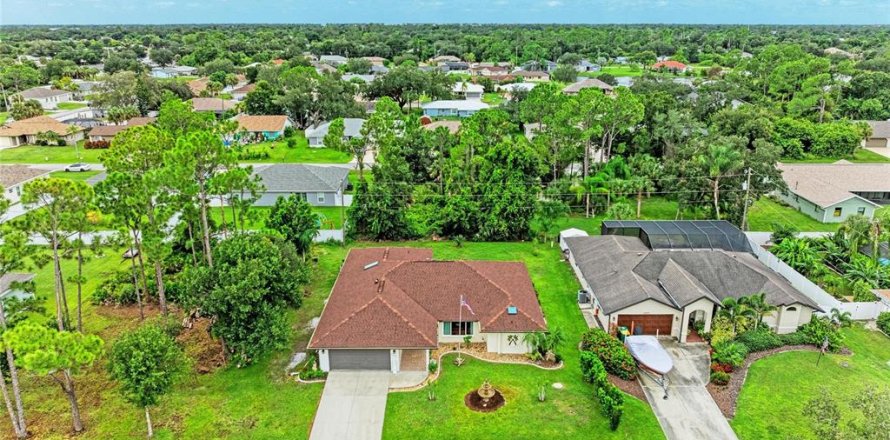 Villa ou maison à Port Charlotte, Floride 4 chambres, 206.71 m2 № 2400172