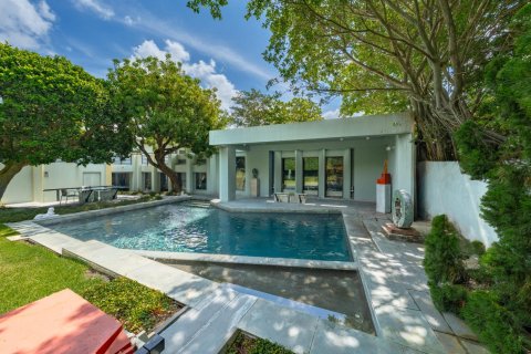 Villa ou maison à vendre à Palm Beach, Floride: 2 chambres, 267.84 m2 № 2251534 - photo 2