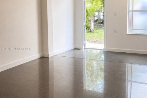 Villa ou maison à vendre à Opa-locka, Floride: 4 chambres, 122.35 m2 № 2260857 - photo 8