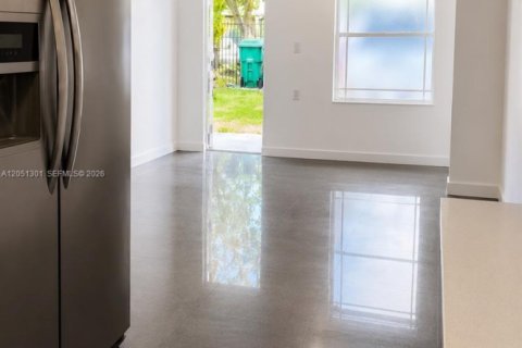 Villa ou maison à vendre à Opa-locka, Floride: 4 chambres, 122.35 m2 № 2260857 - photo 9