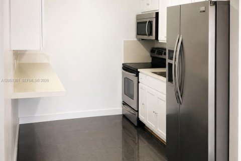Villa ou maison à vendre à Opa-locka, Floride: 4 chambres, 122.35 m2 № 2260857 - photo 4