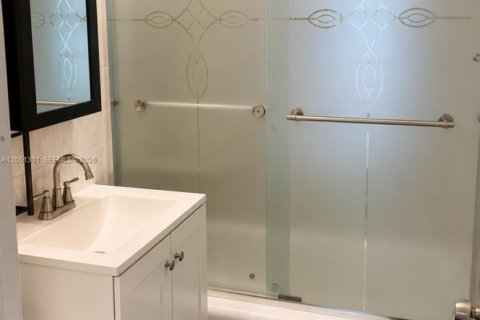 Villa ou maison à vendre à Opa-locka, Floride: 4 chambres, 122.35 m2 № 2260857 - photo 7