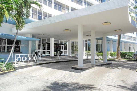 Condominio en Miami Beach, Florida, 3 dormitorios  № 2246092
