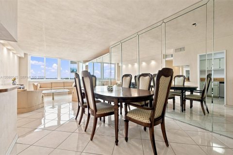 Condominio en venta en Miami Beach, Florida, 3 dormitorios, 109.72 m2 № 2246092 - foto 10