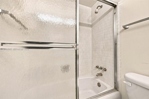 Condominio en venta en Miami Beach, Florida, 3 dormitorios, 109.72 m2 № 2246092 - foto 25