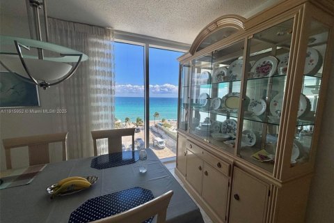 Copropriété à louer à Hallandale Beach, Floride: 2 chambres, 121.89 m2 № 1970600 - photo 6