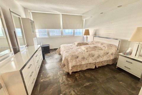 Copropriété à louer à Hallandale Beach, Floride: 2 chambres, 121.89 m2 № 1970600 - photo 10