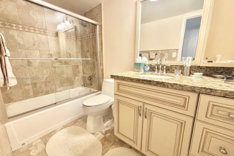 Copropriété à louer à Hallandale Beach, Floride: 2 chambres, 121.89 m2 № 1970600 - photo 12