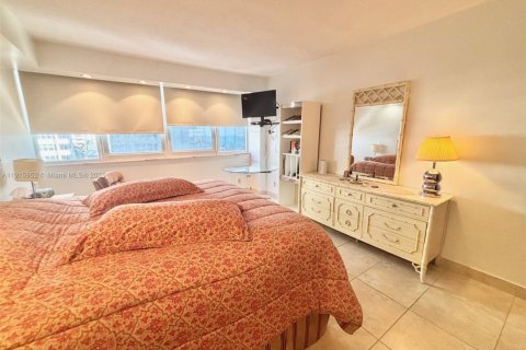 Copropriété à louer à Hallandale Beach, Floride: 2 chambres, 121.89 m2 № 1970600 - photo 14