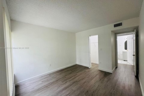 Condominio en alquiler en Miami, Florida, 2 dormitorios, 112.41 m2 № 1938549 - foto 15