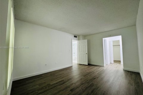 Condominio en alquiler en Miami, Florida, 2 dormitorios, 112.41 m2 № 1938549 - foto 9