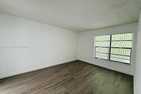 Condominio en alquiler en Miami, Florida, 2 dormitorios, 112.41 m2 № 1938549 - foto 8