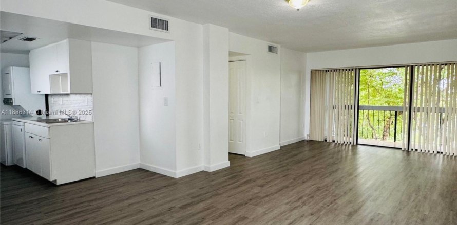 Condominio en Miami, Florida, 2 dormitorios  № 1938549