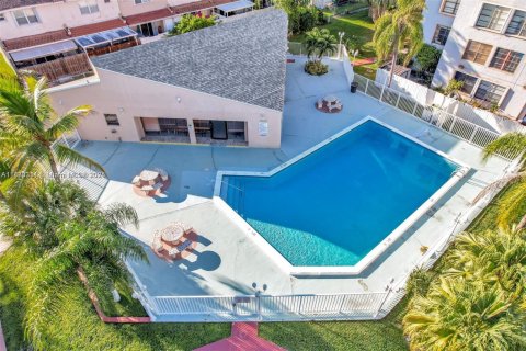 Condominio en alquiler en Miami, Florida, 2 dormitorios, 112.41 m2 № 1938549 - foto 18