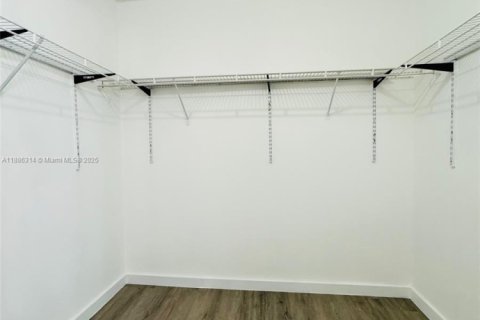 Condominio en alquiler en Miami, Florida, 2 dormitorios, 112.41 m2 № 1938549 - foto 12