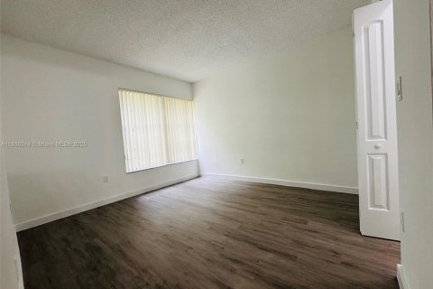 Condominio en alquiler en Miami, Florida, 2 dormitorios, 112.41 m2 № 1938549 - foto 7