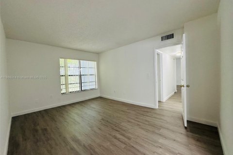 Condominio en alquiler en Miami, Florida, 2 dormitorios, 112.41 m2 № 1938549 - foto 14