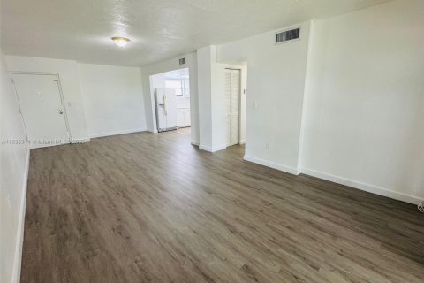 Condominio en alquiler en Miami, Florida, 2 dormitorios, 112.41 m2 № 1938549 - foto 2