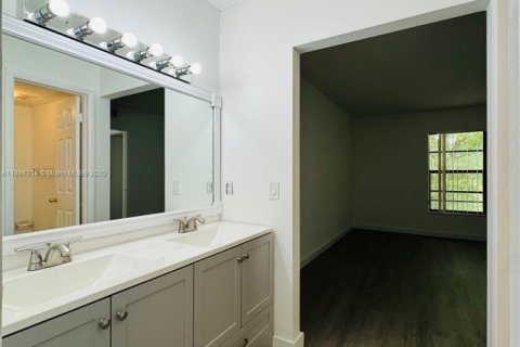 Condominio en alquiler en Miami, Florida, 2 dormitorios, 112.41 m2 № 1938549 - foto 13
