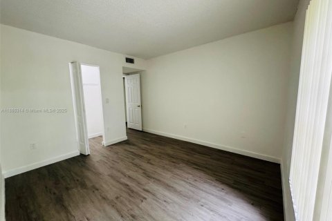 Condominio en alquiler en Miami, Florida, 2 dormitorios, 112.41 m2 № 1938549 - foto 16