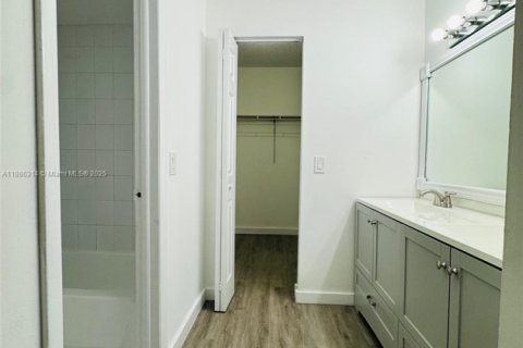 Condominio en alquiler en Miami, Florida, 2 dormitorios, 112.41 m2 № 1938549 - foto 10
