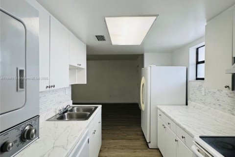 Condominio en alquiler en Miami, Florida, 2 dormitorios, 112.41 m2 № 1938549 - foto 5