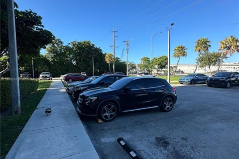 Снять в аренду кондоминиум в Майами, Флорида 1 спальня, 78.04м2, № 2015496 - фото 19