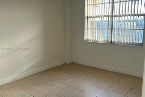 Снять в аренду кондоминиум в Майами, Флорида 1 спальня, 78.04м2, № 2015496 - фото 7