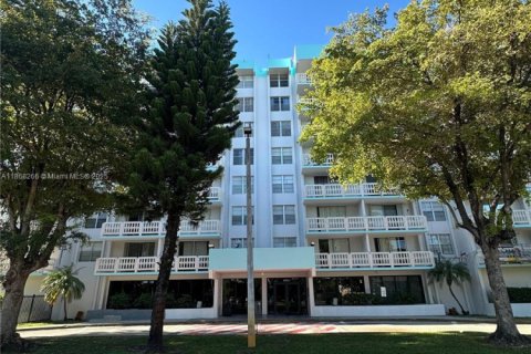 Кондоминиум с 1 спальней в Майами, Флорида № 2015496