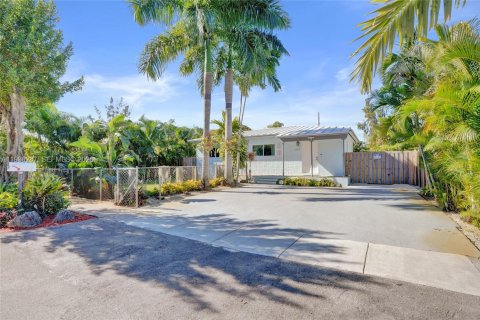 Villa ou maison à vendre à Fort Lauderdale, Floride: 2 chambres, 85.93 m2 № 1996855 - photo 2