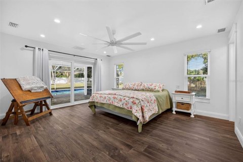 House in Seminole, Florida 3 bedrooms, 180.69 sq.m. № 2098509 - photo 28
