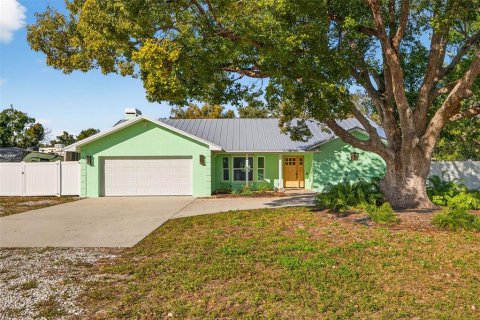House in Seminole, Florida 3 bedrooms, 180.69 sq.m. № 2098509 - photo 6