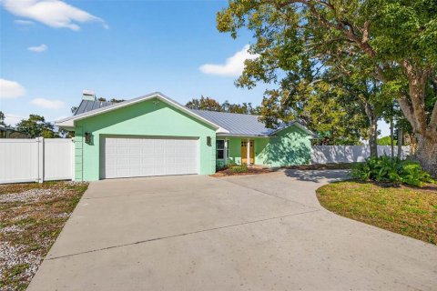House in Seminole, Florida 3 bedrooms, 180.69 sq.m. № 2098509 - photo 7