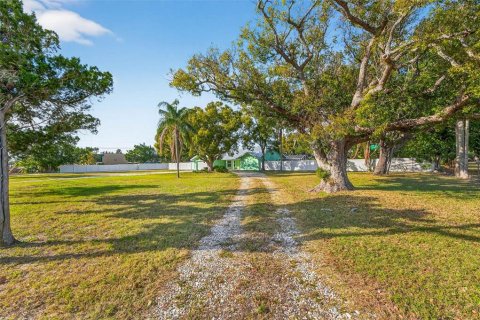 House in Seminole, Florida 3 bedrooms, 180.69 sq.m. № 2098509 - photo 2