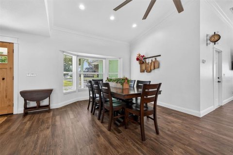 House in Seminole, Florida 3 bedrooms, 180.69 sq.m. № 2098509 - photo 11
