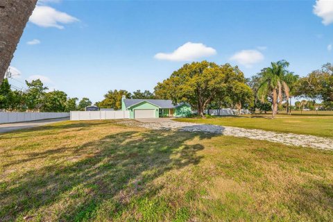 House in Seminole, Florida 3 bedrooms, 180.69 sq.m. № 2098509 - photo 4