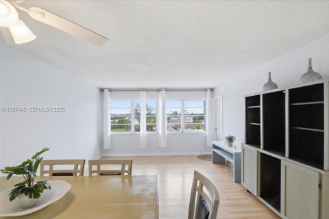 Купить кондоминиум в Халландейл-Бич, Флорида 1 спальня, 71.53м2, № 2011446 - фото 17