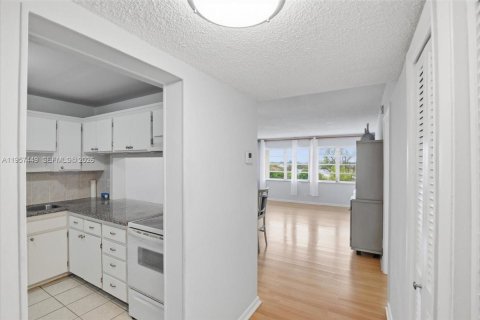 Купить кондоминиум в Халландейл-Бич, Флорида 1 спальня, 71.53м2, № 2011446 - фото 10