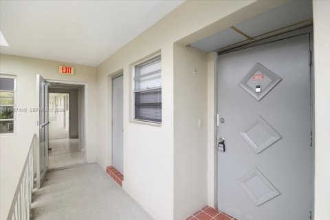 Купить кондоминиум в Халландейл-Бич, Флорида 1 спальня, 71.53м2, № 2011446 - фото 8